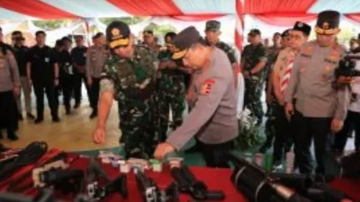 Kapolri dan Panglima TNI Tinjau Kesiapan Pilkada Serentak 2024 di Jatim