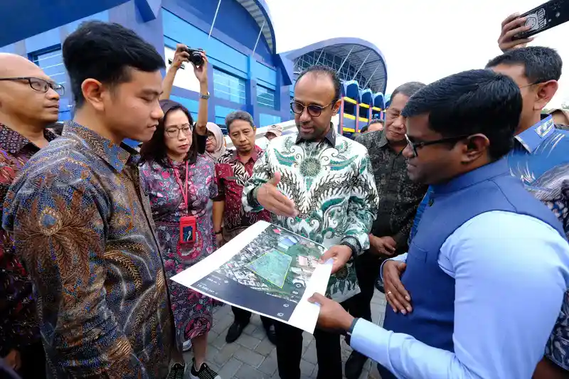 Wali Kota Surakarta Gibran Rakabuming Raka menerima kunjungan Duta Besar Uni Emirat Arab (UEA) untuk Indonesian Abdullah Salem Obeid Al Dhaheri, di Gedung Sembrani Solo Techno Park (STP), Selasa (31/10/2023).