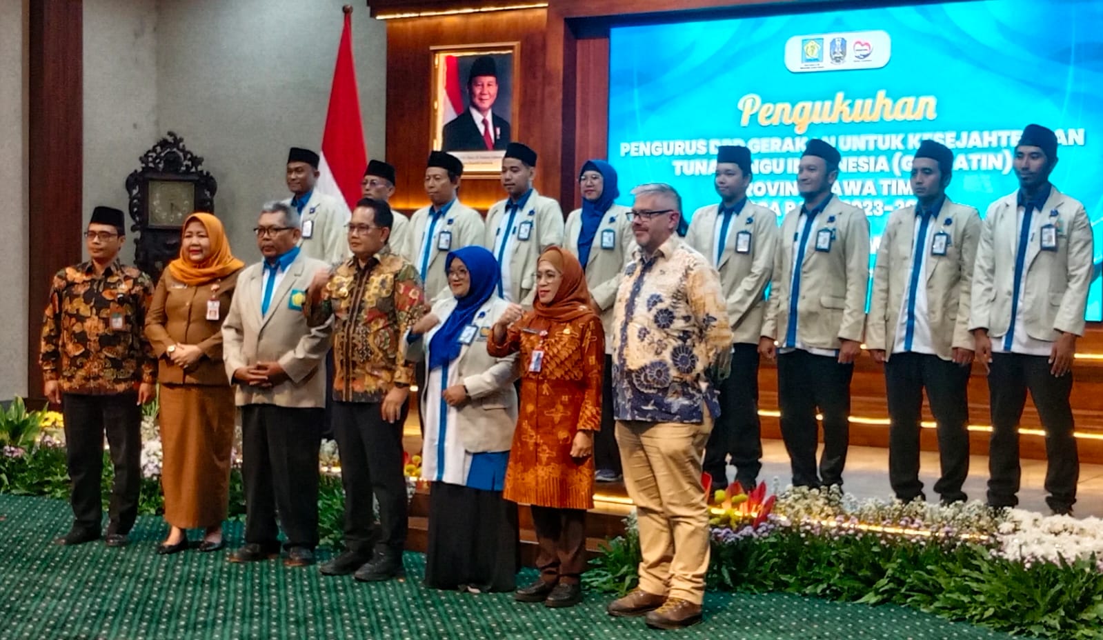 Penjabat (Pj.) Gubernur Jawa Timur, Adhy Karyono, menyaksikan pengukuhan pengurus baru DPD Gerkatin Jatim masa bakti 2023-2028 di Gedung Negara Grahadi, Surabaya, Selasa (5/11).