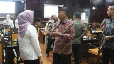 Pj Bupati Probolinggo jawab PU fraksi DPRD soal dua Raperda tentang pengarusutamaan gender (28/11/2024). Sumber : Istimewa.