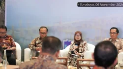 Kepala OJK Provinsi Jawa Timur, Yunita Linda Sari dalam kegiatan kolaborasi dengan Kantor Perwakilan Bank Indonesia Provinsi Jawa Timur, Kantor OJK Provinsi Jawa Timur, Kantor Perwakilan Kementerian Keuangan Provinsi Jawa Timur, Direktorat Jenderal Pajak Jawa Timur (DJP Kemenkeu) dan Direktorat Jenderal Perbendaharaan Provinsi Jawa Timur (DJPb Kemenkeu), pada acara acara Temu Media dengan tema “Sinergi Berkesinambungan Untuk Menjaga Stabilitas dalam Menghadapi Tantangan Global Tahun 2025”. Rabu (6/11/2024) di Surabaya.