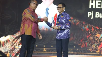 Pj Bupati Heru Suseno Raih Penghargaan di CNN Indonesia Award 2024