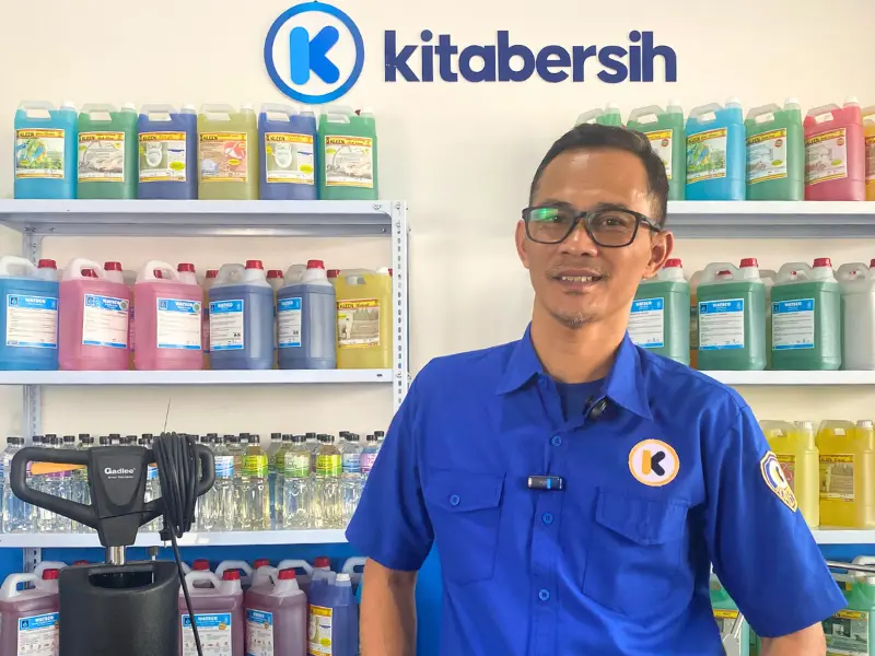 Teguh Yoga, pemilik jasa home cleaning pertama di Malang.