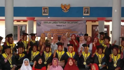 25 Siswa Selantang Desa Kalisalam Diwisuda. Sumber : Istimewa.