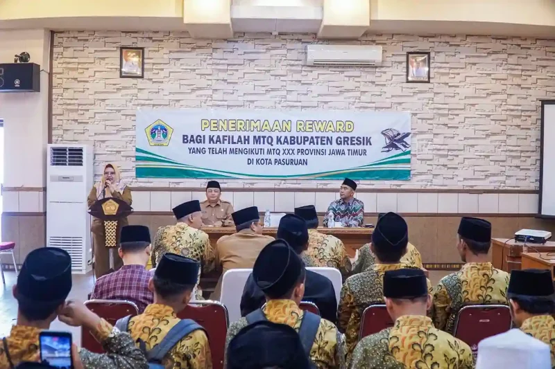 Penghargaan kepada kafilah Kabupaten Gresik yang meraih prestasi di ajang Musabaqah Tilawatil Quran (MTQ) ke-30 Provinsi Jawa Timur