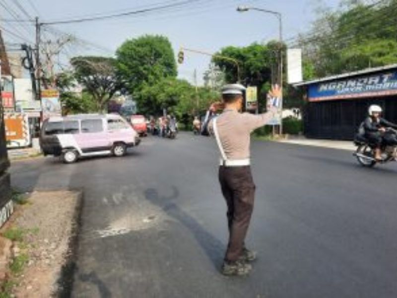 Satuan Lalu Lintas (Sat Lantas) Polres Batu gelar pengaturan arus lalu lintas