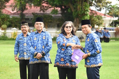 Pj Wali Kota Kediri menyerahkan SK Kenaikan Pangkat kepada 91 ASN di lingkungan Pemerintah Kota Kediri.