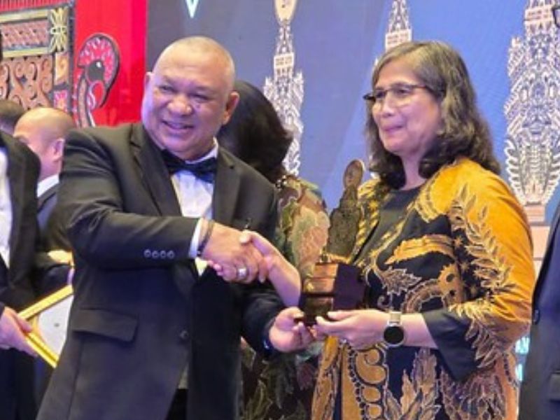 Pj Wali Kota Kediri Zanariah Raih Penghargaan Top Hospitality Leader in Government and Public Policy