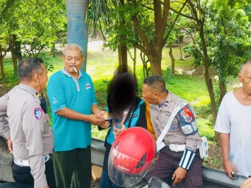 Warga dan Polisi Berhasil Cegah Aksi Bunuh Diri di Jembatan Semampir