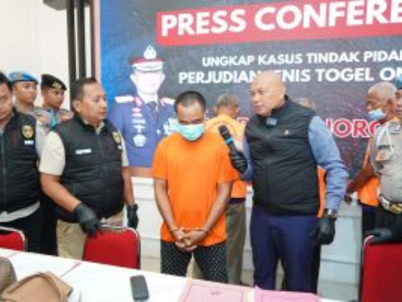 Polda Jawa Timur, berhasil mengungkap tiga kasus perjudian online jenis togel.