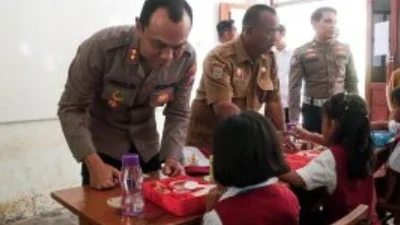 Polres Malang Berbagi Makanan Bergizi untuk 450 Pelajar Terdampak Banjir