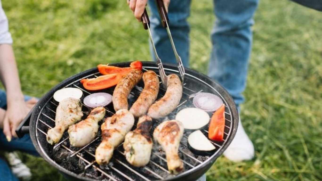 Rayakan Tahun Baru 2025 dengan 5 ide BBQ seru, mulai dari tema klasik hingga internasional, untuk pesta yang berkesan.