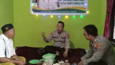 Binmas Polsek Besuki Silaturahmi Door to Door di Desa Demung