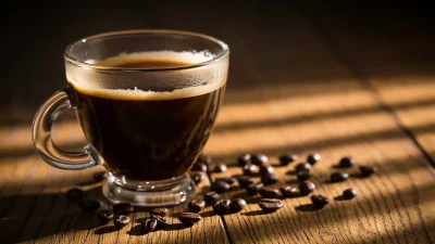 Apakah aman minum kopi hitam di pagi hari? Temukan manfaat dan risiko yang perlu Anda ketahui sebelum menikmati secangkir kopi!