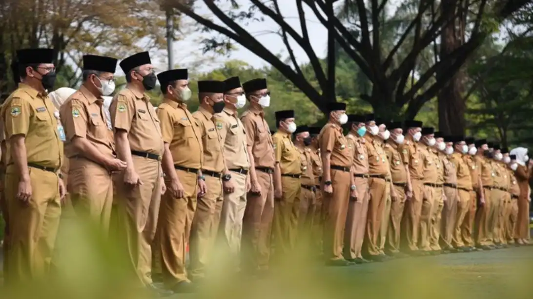 Pemerintah resmi menaikkan gaji dan tunjangan untuk PNS, ASN, TNI, dan Polri mulai 1 Januari 2025. Simak rincian kenaikan dan tunjangan tambahan yang diterima.