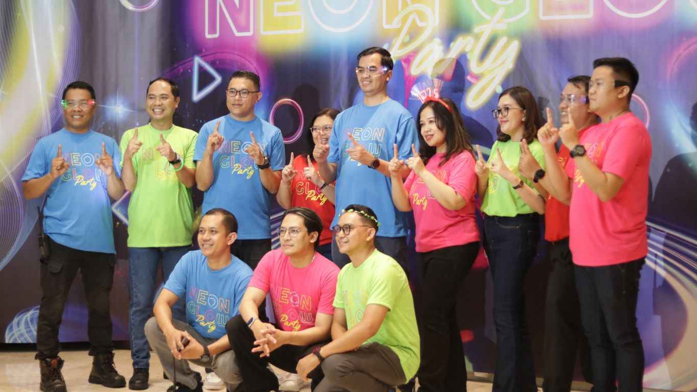 Sambut Tahun Baru dengan Neon Glow Party di HOTEL THE 101 Malang, Hadiah Sepeda Listrik & Smartphone Menanti!