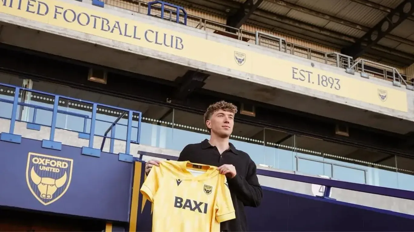 Ole Romeny resmi bergabung dengan Oxford United. Erick Thohir, pemilik klub, menyambutnya dengan semangat baru untuk tahun 2025!