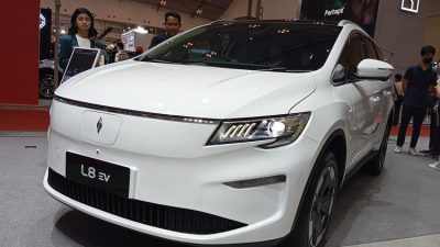 mobil listrik Aletra L8s EV yang dilengkapi dengan Short Blade Bulletproof Battery, inovasi terbaru dalam teknologi baterai.