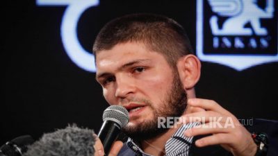 Khabib Nurmagomedov Terlibat Perselisihan Hebat di Pesawat, Terkawal Keluar dari Penerbangan!