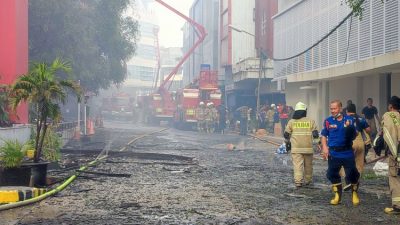 Kebakaran Hebat Melanda Glodok Plaza, Sejarah dan Pemilik Mal Legendaris Terungkap!