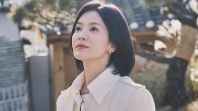 Song Hye Kyo berbagi cerita dan perasaannya setelah 23 tahun tidak tampil di acara bincang-bincang. Simak wawancaranya!