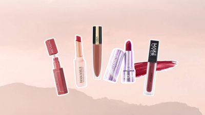 Temukan 8 lipstik tahan lama yang wajib ada di tas setiap wanita! Dari Maybelline hingga Flormar, setiap produk menawarkan keunggulan dan kenyamanan. Dengan harga terjangkau, lipstik ini tidak hanya membuat bibir terlihat cantik, tetapi juga tahan lama dan nyaman dipakai seharian. Baca selengkapnya untuk menemukan lipstik favoritmu dan tampil percaya diri setiap saat!