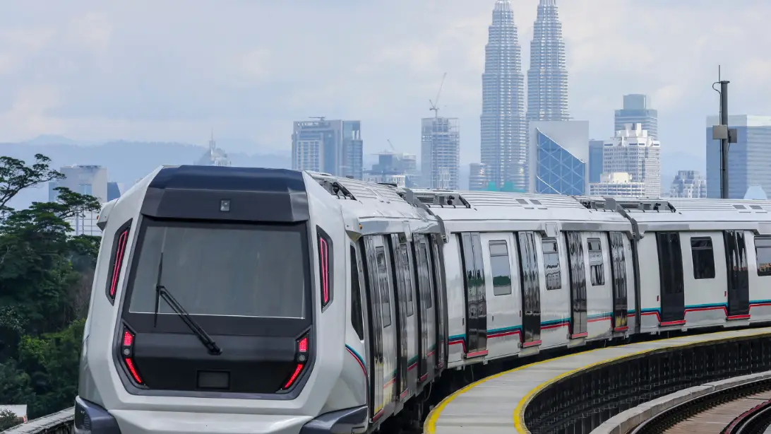 Menteri BUMN Erick Thohir mengumumkan penutupan Stasiun KRL Karet tahun ini untuk meningkatkan konektivitas transportasi. Penutupan ini akan disesuaikan dengan Grafik Perjalanan Kereta Api 2025.