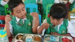 Murid TK Kartika VII Kepanjen saat menikmati program makan bergizi gratis. (Foto: Humas TK Kartika VII Kepanjen Kabupaten Malang)