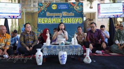 Menkomdigi Dorong UMKM Naik Kelas Lewat Digitalisasi di Kampung Keramik Dinoyo