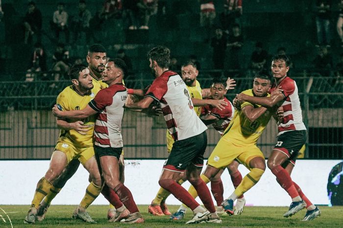 Suasana pertandingan antara Madura United dan Barito Putera dalam laga pekan ke-19 Liga 1 2024/2025 di Stadion Gelora Bangkalan, Madura, Sabtu (18/1/2025).