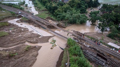 Banjir Batang: 6 Jembatan Rusak dan Ribuan Warga Terdampak