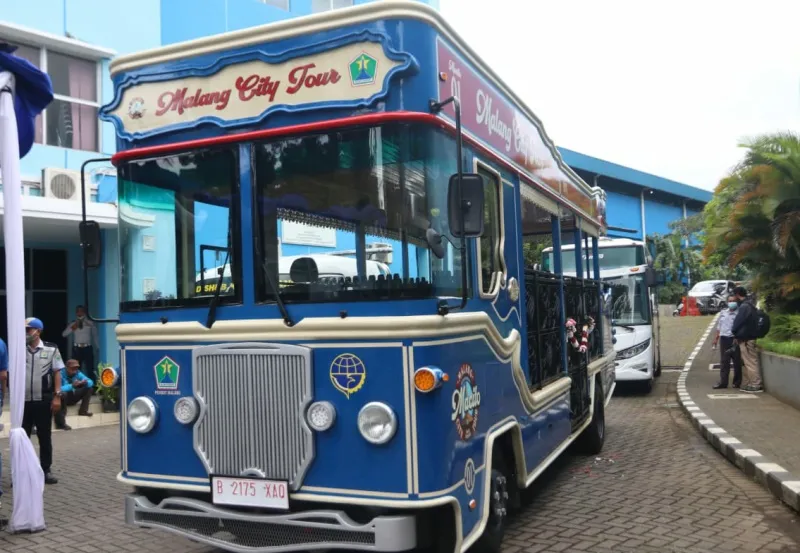 Temukan cara terbaik untuk menjelajahi Kota Malang dengan bus wisata gratis Macito. Dapatkan informasi lengkap tentang jadwal, rute, dan cara pemesanan tiket untuk pengalaman wisata yang menyenangkan dan informatif!